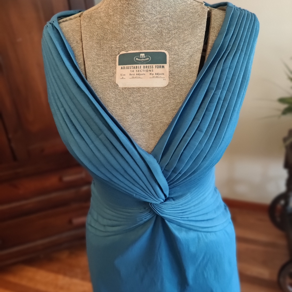 Tadashi Collection V Neck Knotted Pleat Taffeta Blue Floor Length Gown Size 4